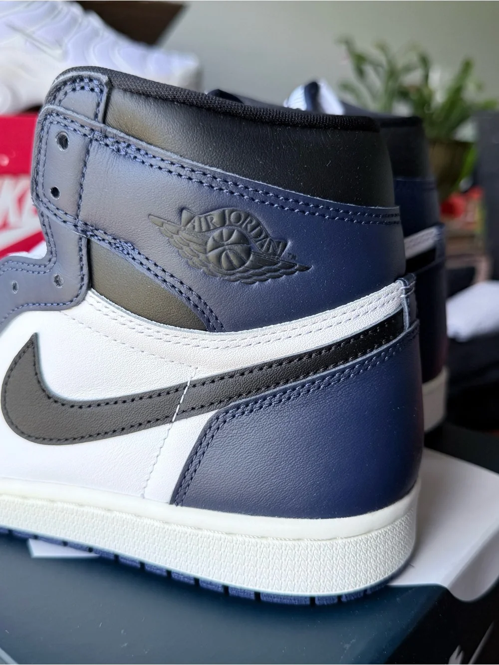 Air Jordan 1 Retro High OG - Picture 2 of 7
